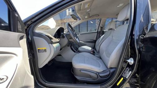 Ultra Black Pearl 2017 Hyundai Accent SE