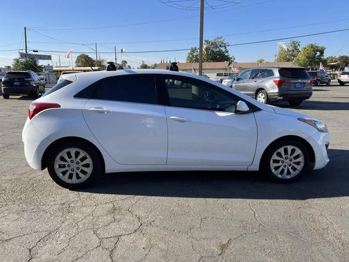 2017 Hyundai Elantra GT Base