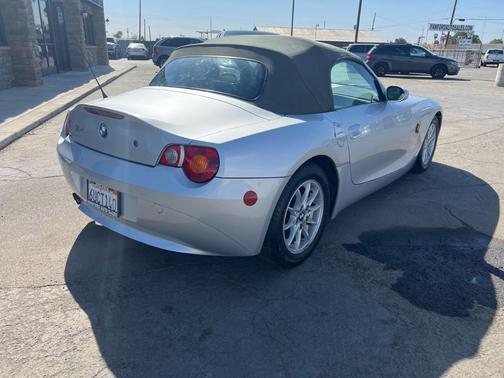 Photo 3 of 10 of 2004 BMW Z4 2.5i Roadster