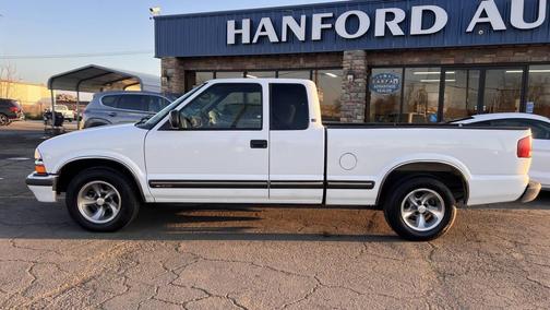 2001 Chevrolet S-10 Base