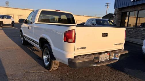 2001 Chevrolet S-10 Base