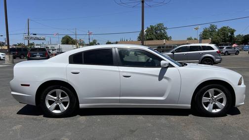 Bright White Clearcoat 2014 Dodge Charger SE