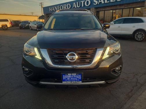 2017 Nissan Pathfinder Platinum