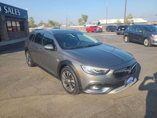 2018 Buick Regal TourX Essence