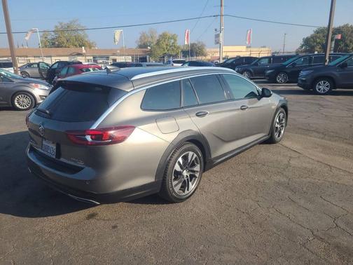 2018 Buick Regal TourX Essence