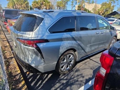 2021 Toyota Sienna Platinum