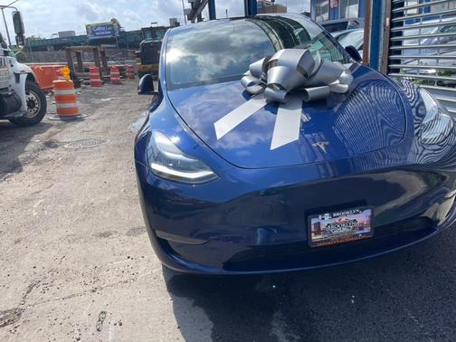 2022 Tesla Model Y Long Range Dual Motor All-Wheel Drive