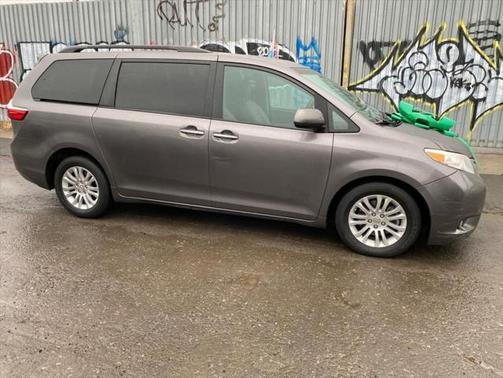 2016 Toyota Sienna XLE Premium