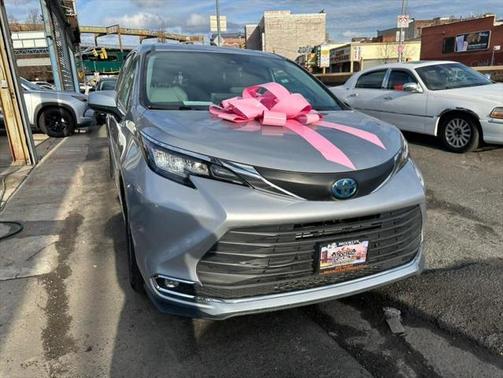 2021 Toyota Sienna XLE 8 Passenger