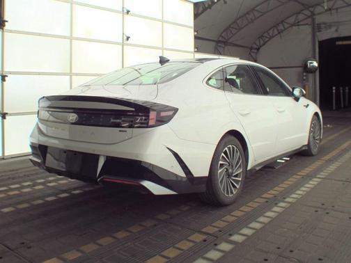2024 Hyundai SONATA Hybrid Limited