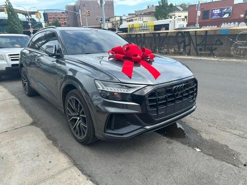 Daytona Gray Pearl Effect 2021 Audi Q8 55 Premium Plus