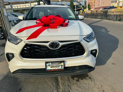Wind Chill Pearl 2023 Toyota Highlander XLE