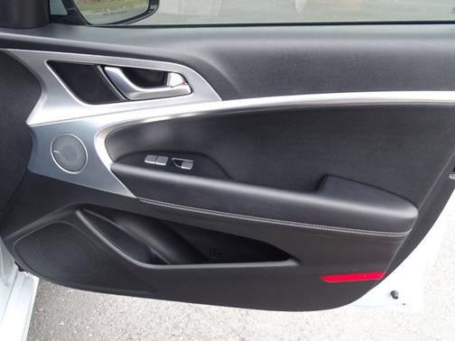 2022 Genesis G70 2.0T
