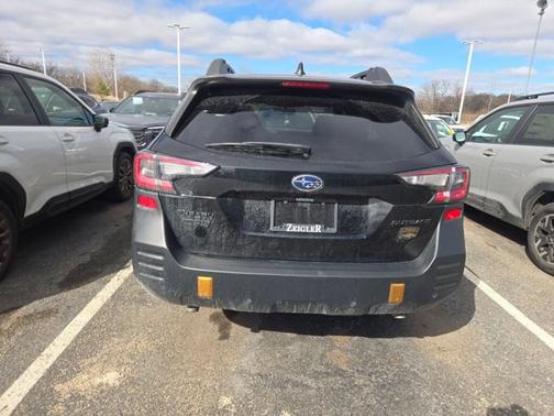 Crystal Black Silica 2023 Subaru Outback Wilderness