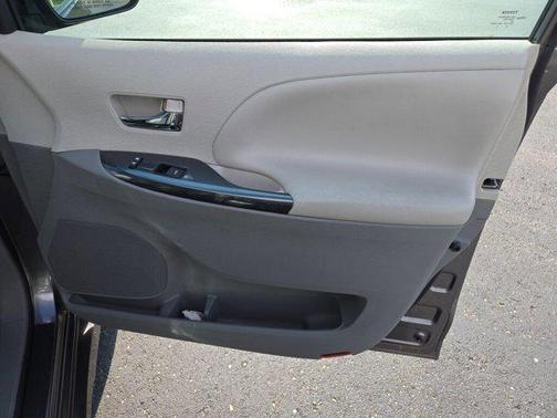 2012 Toyota Sienna SE