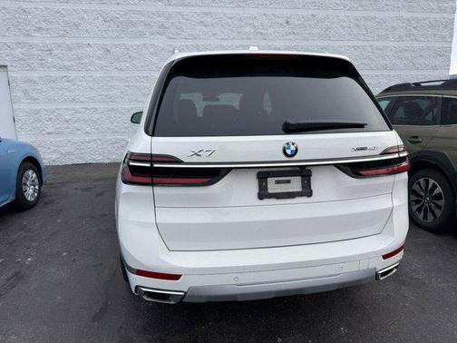 2025 BMW X7 xDrive40i