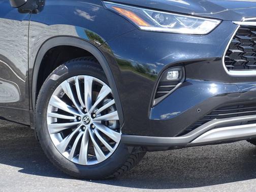 2022 Toyota Highlander Platinum