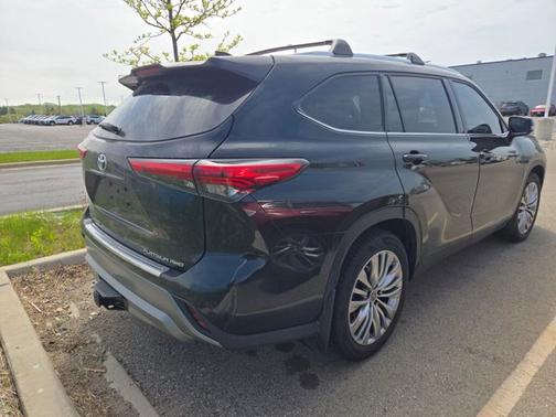2022 Toyota Highlander Platinum
