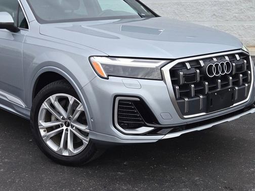 2025 Audi Q7 55 Premium Plus
