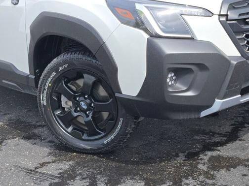Crystal White Pearl 2024 Subaru Forester Wilderness