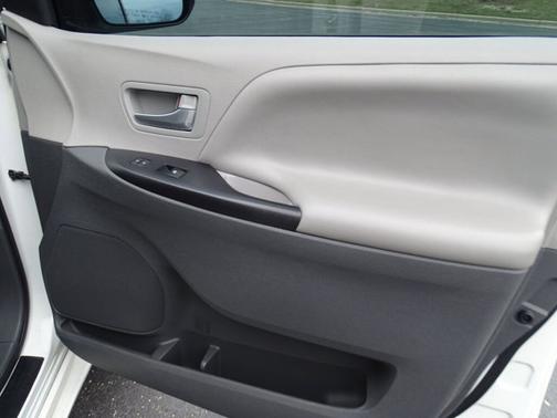 2017 Toyota Sienna L 7 Passenger