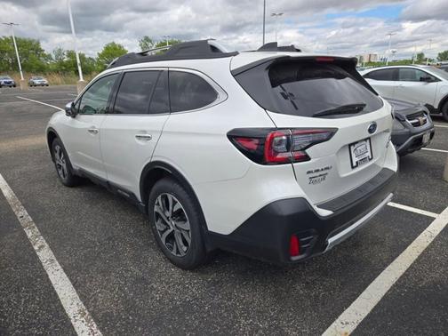Crystal White Pearl 2022 Subaru Outback Touring XT