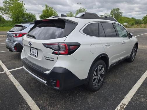 Crystal White Pearl 2022 Subaru Outback Touring XT