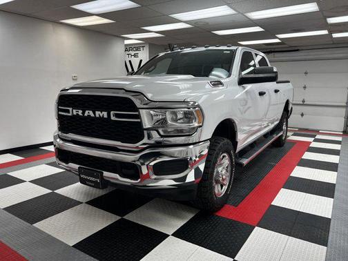 2022 RAM 2500 Tradesman Crew Cab 4x4 6'4' Box