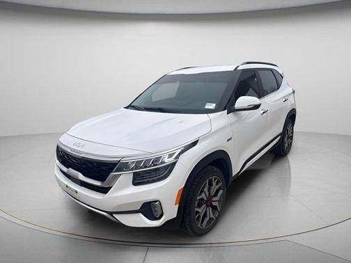 Snow White Pearl 2023 Kia Seltos SX Turbo