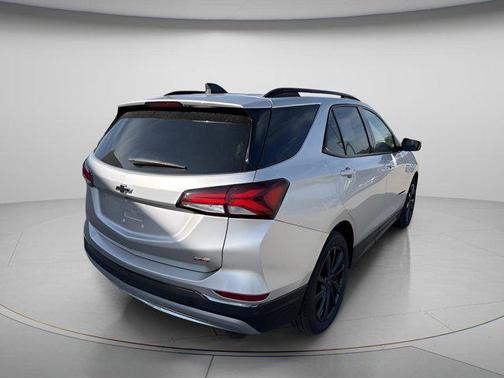 Silver Ice Metallic 2022 Chevrolet Equinox FWD RS