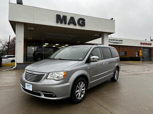 2014 Chrysler Town & Country Touring-L