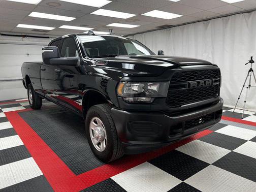 2024 RAM 2500 Tradesman Crew Cab 4x4 8' Box