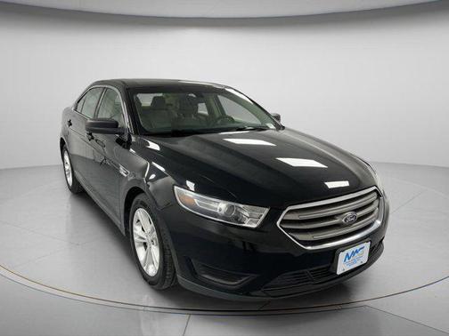Shadow Black 2016 Ford Taurus SE