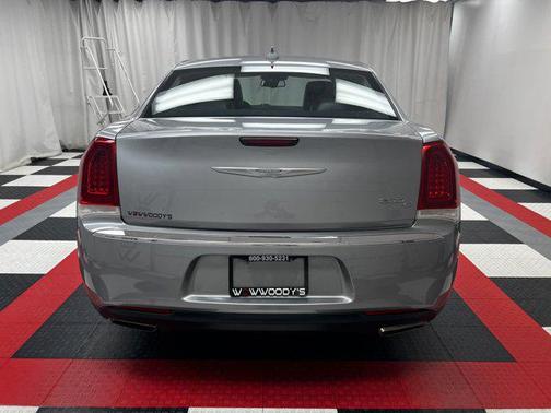 2017 Chrysler 300C Base