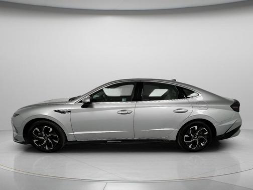Aero Silver 2025 Hyundai SONATA SEL