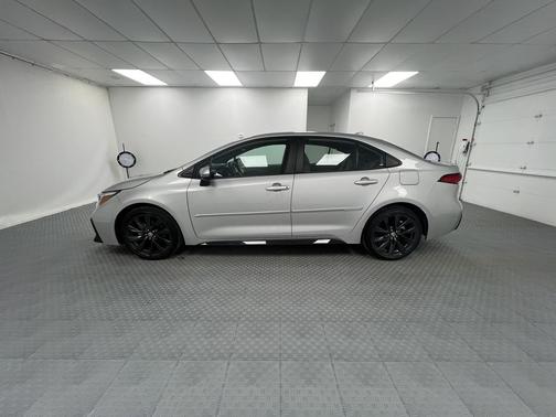 Classic Silver Metallic 2024 Toyota Corolla SE