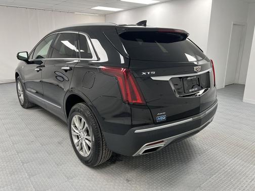 Stellar Black Metallic 2022 Cadillac XT5 Premium Luxury