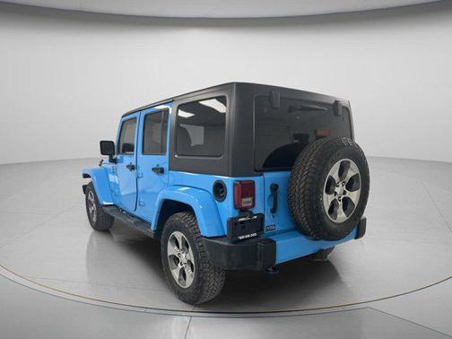 Chief Clearcoat 2017 Jeep Wrangler Unlimited Sahara