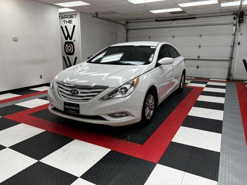 2013 Hyundai SONATA GLS