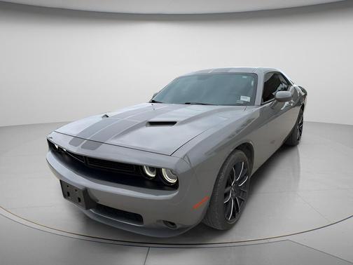 Granite Pearlcoat 2017 Dodge Challenger SXT