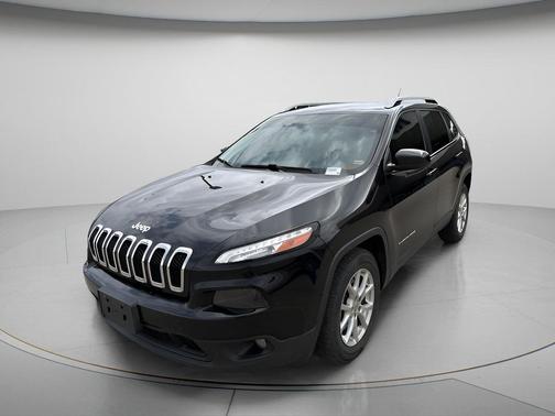 Brilliant Black Crystal Pearlcoat 2014 Jeep Cherokee Latitude