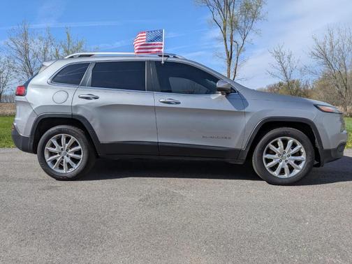 Silver 2015 Jeep Cherokee Limited 4WD