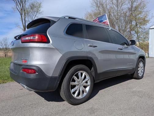 Silver 2015 Jeep Cherokee Limited 4WD
