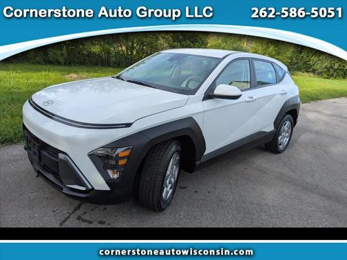 White 2024 Hyundai KONA SE