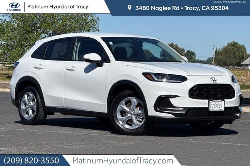 Platinum White Pearl 2024 Honda HR-V LX