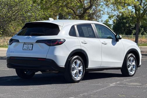 Platinum White Pearl 2024 Honda HR-V LX