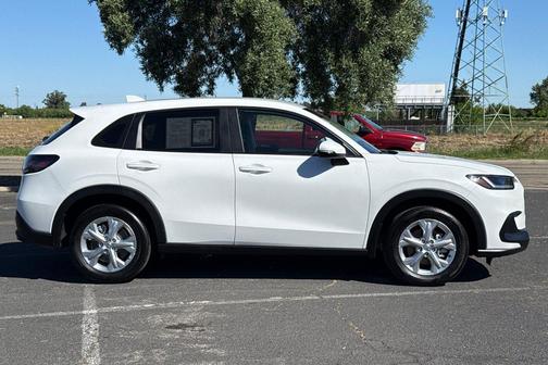 Platinum White Pearl 2024 Honda HR-V LX