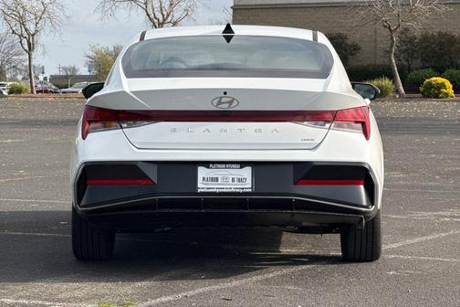 2026 Hyundai ELANTRA HEV Limited