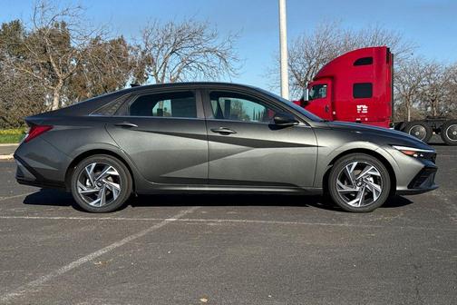 2026 Hyundai ELANTRA HEV Limited