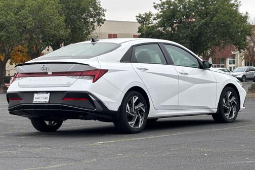2025 Hyundai ELANTRA HEV SEL Sport